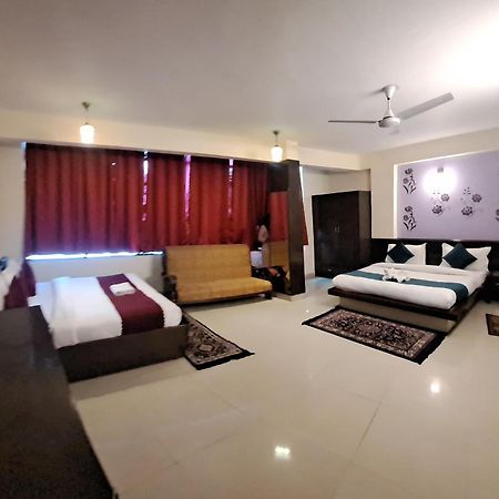 Airport Hotel Port View New Delhi Exterior photo