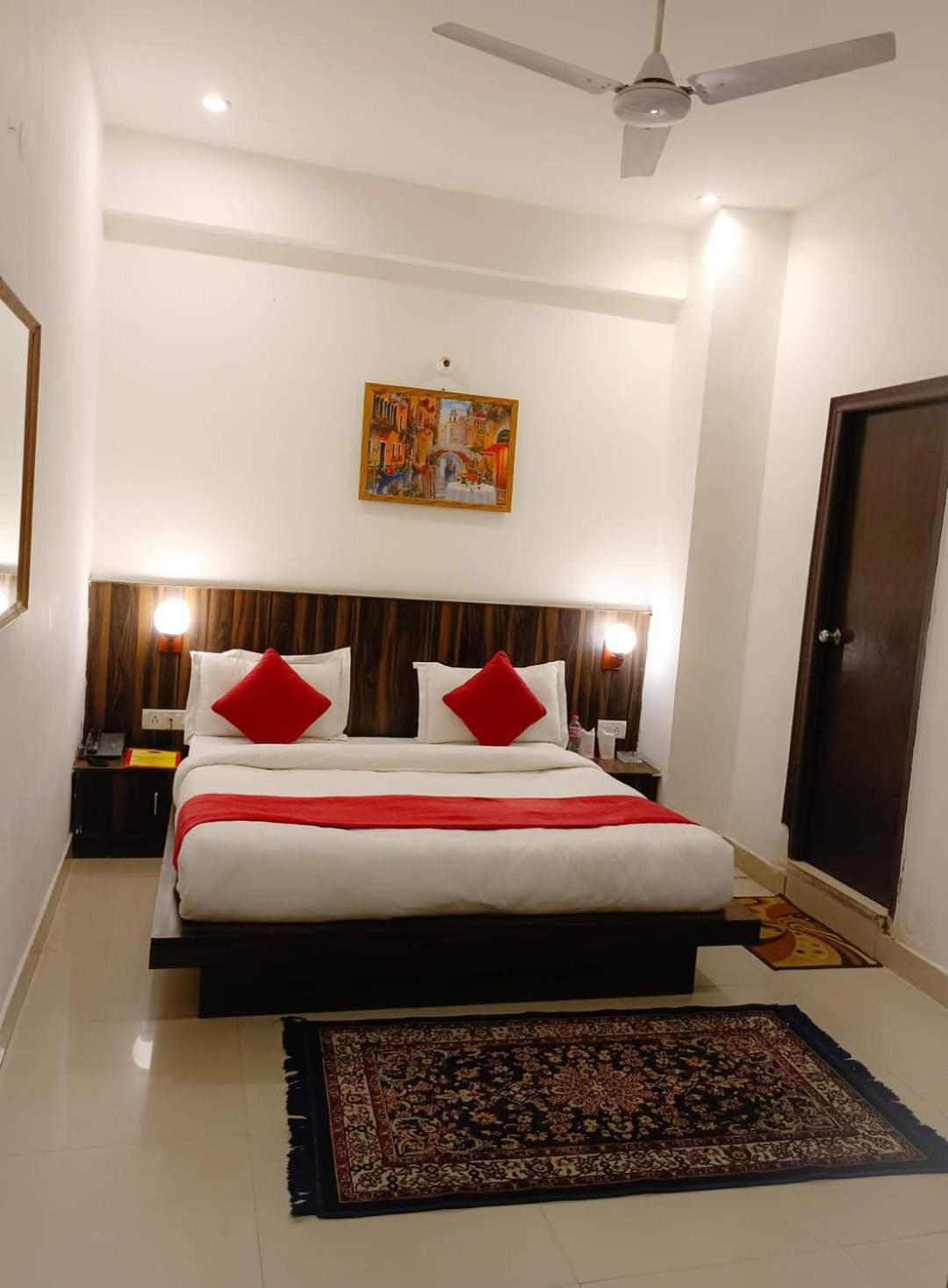 Airport Hotel Port View New Delhi Exterior photo