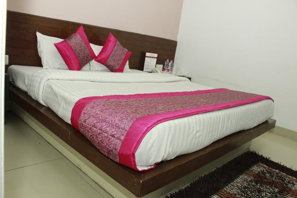 Airport Hotel Port View New Delhi Exterior photo