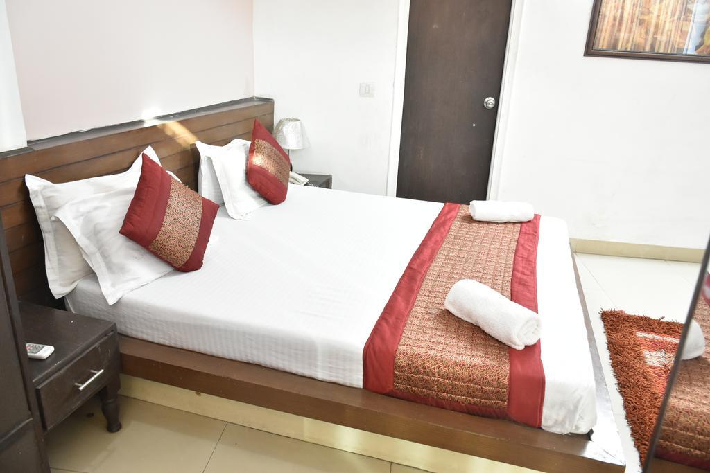 Airport Hotel Port View New Delhi Exterior photo