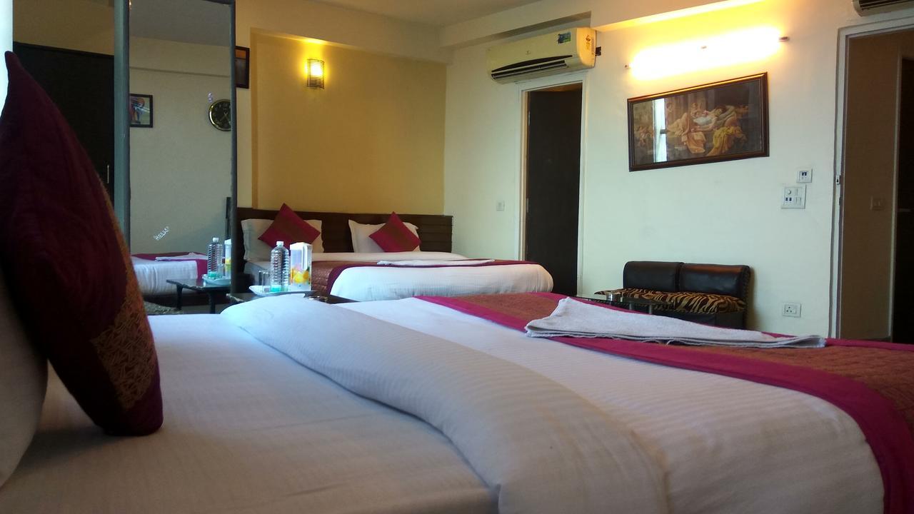 Airport Hotel Port View New Delhi Exterior photo
