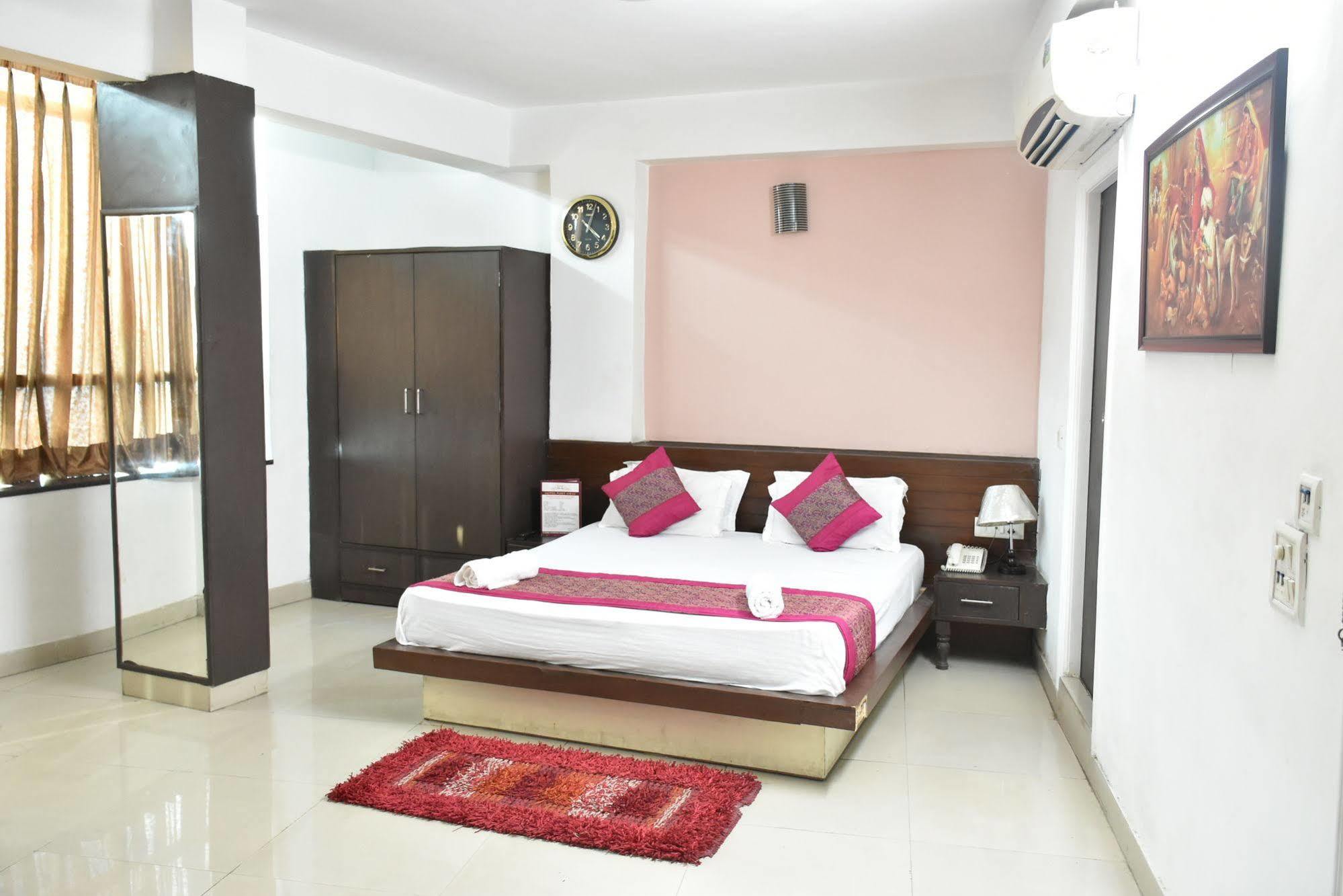 Airport Hotel Port View New Delhi Exterior photo