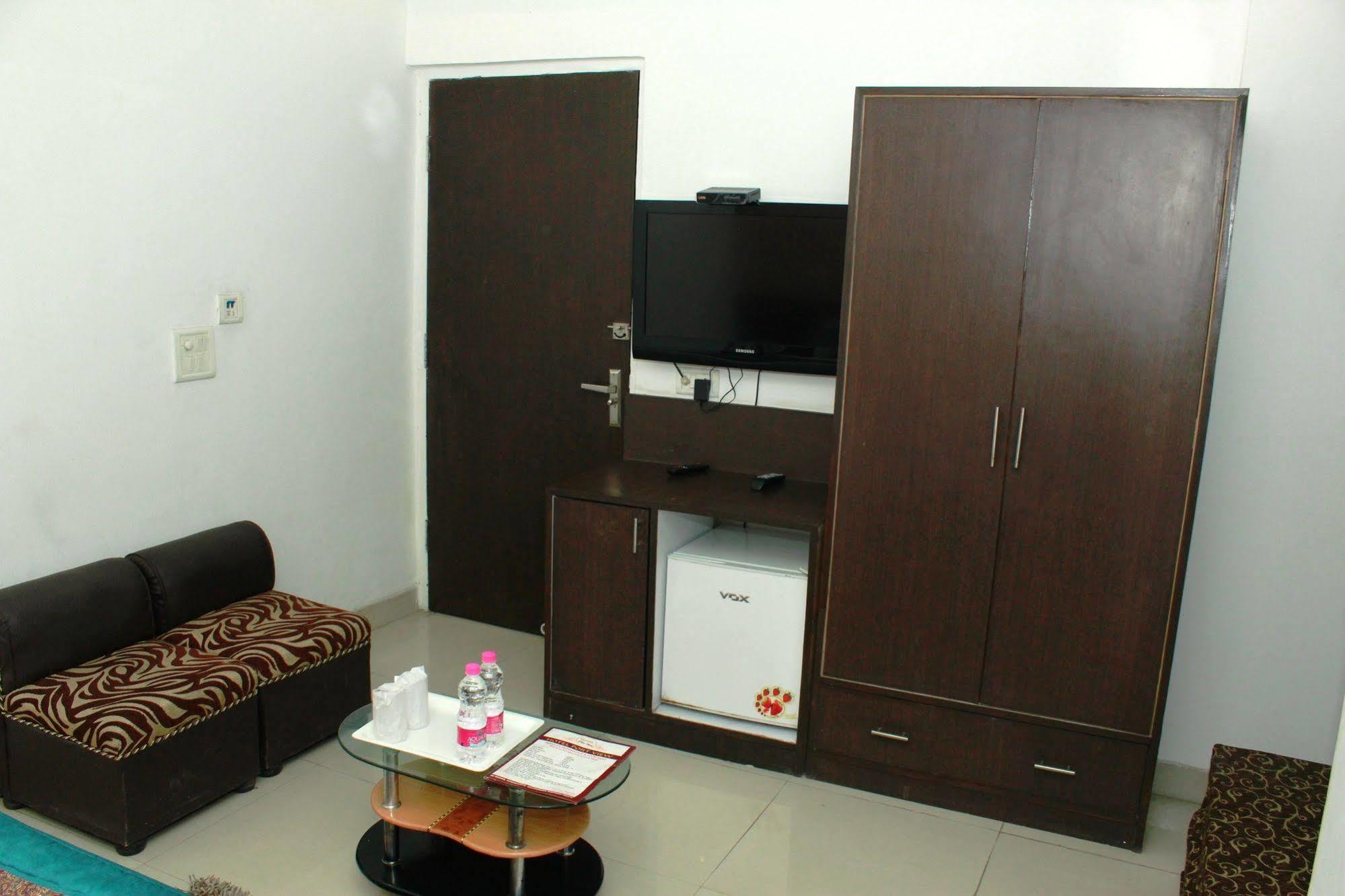 Airport Hotel Port View New Delhi Exterior photo