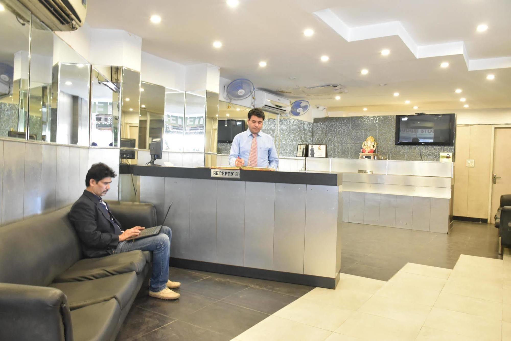 Airport Hotel Port View New Delhi Exterior photo