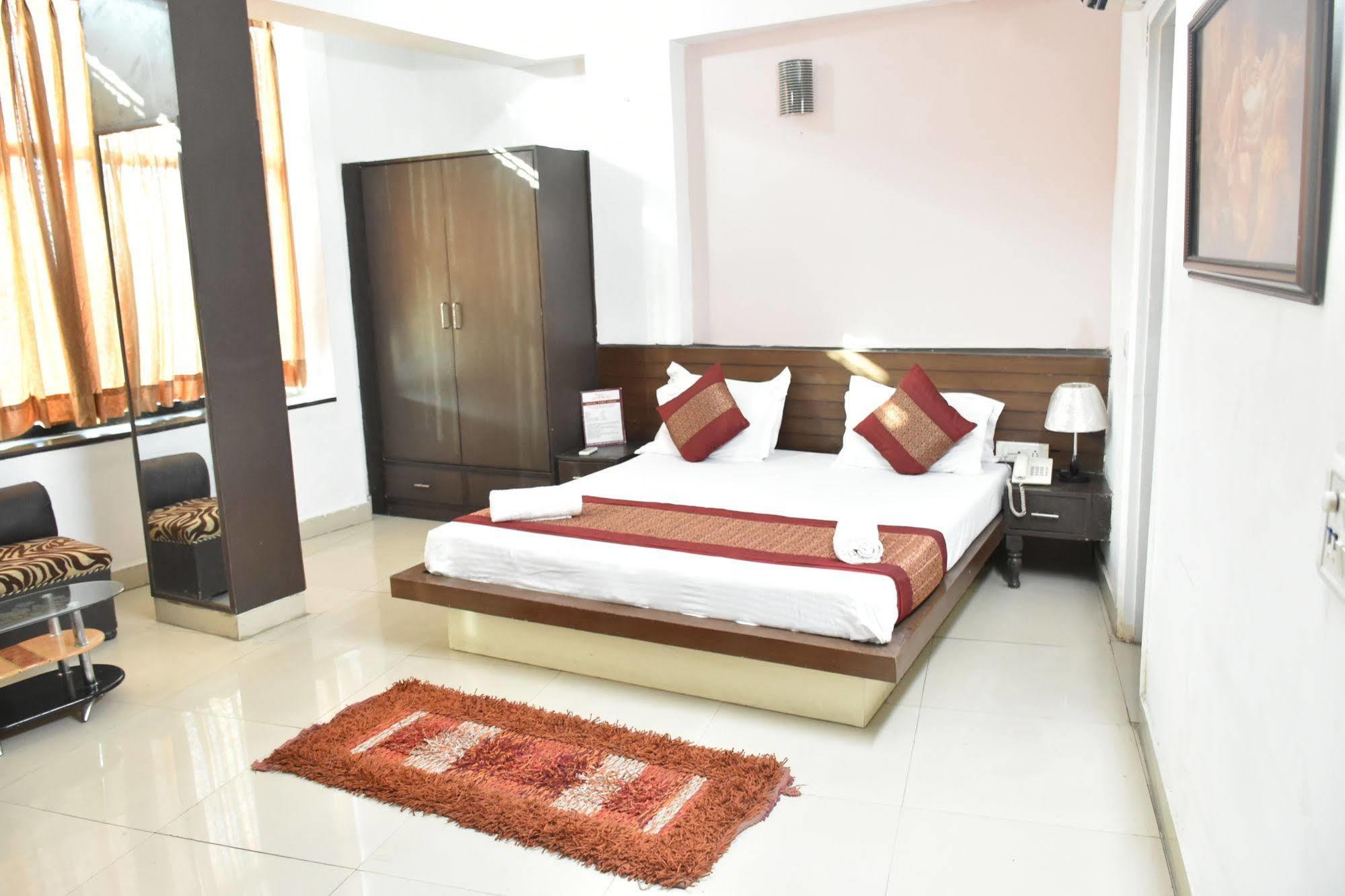 Airport Hotel Port View New Delhi Exterior photo